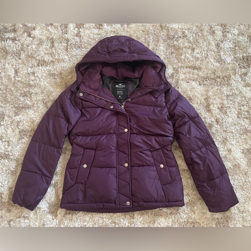 NWT Hollister Puffer Jacket Size Medium Purple